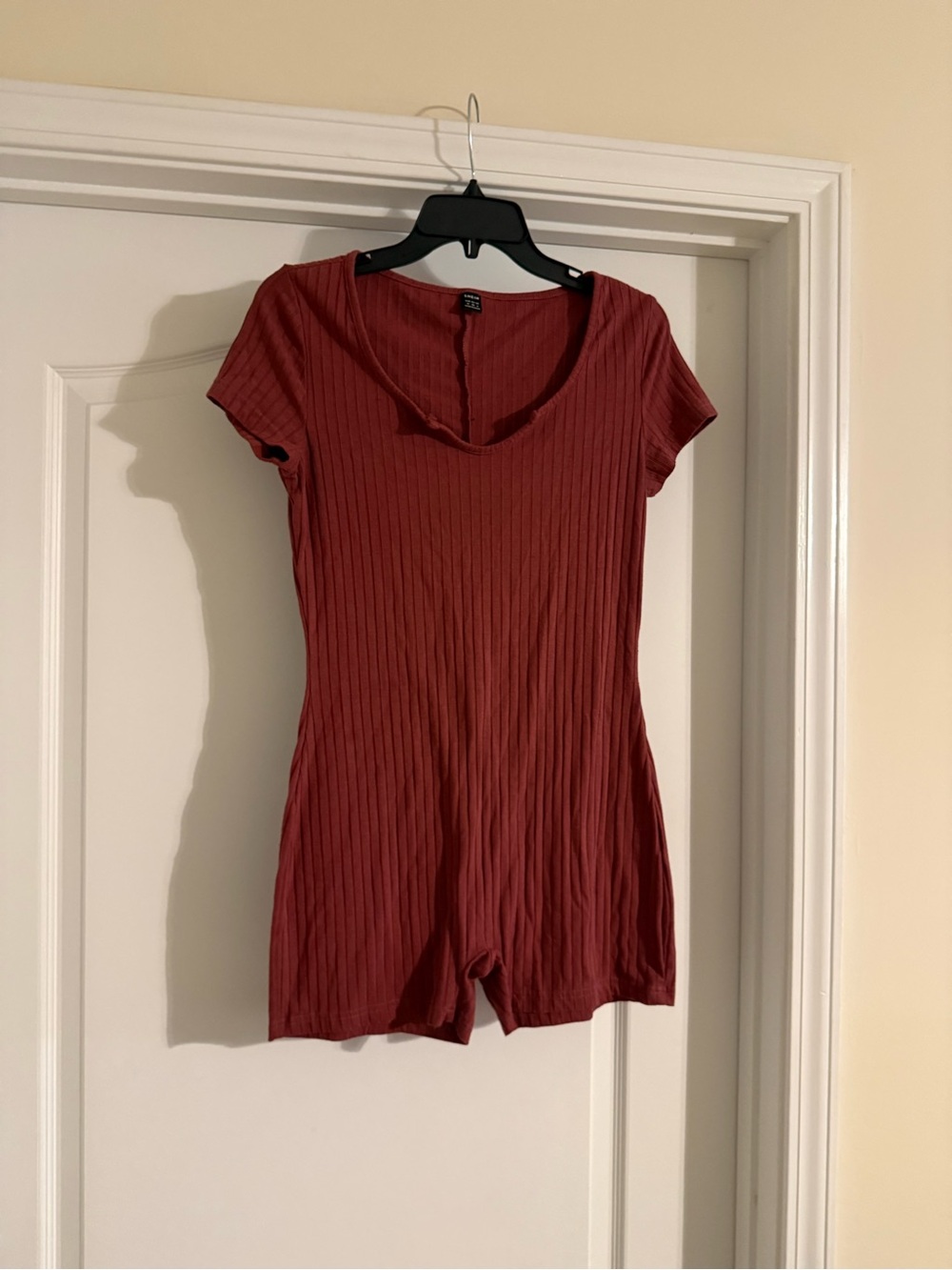 SHEIN Ribbed V-Neck Short Sleeve Bodysuit Romper - Rose Pink